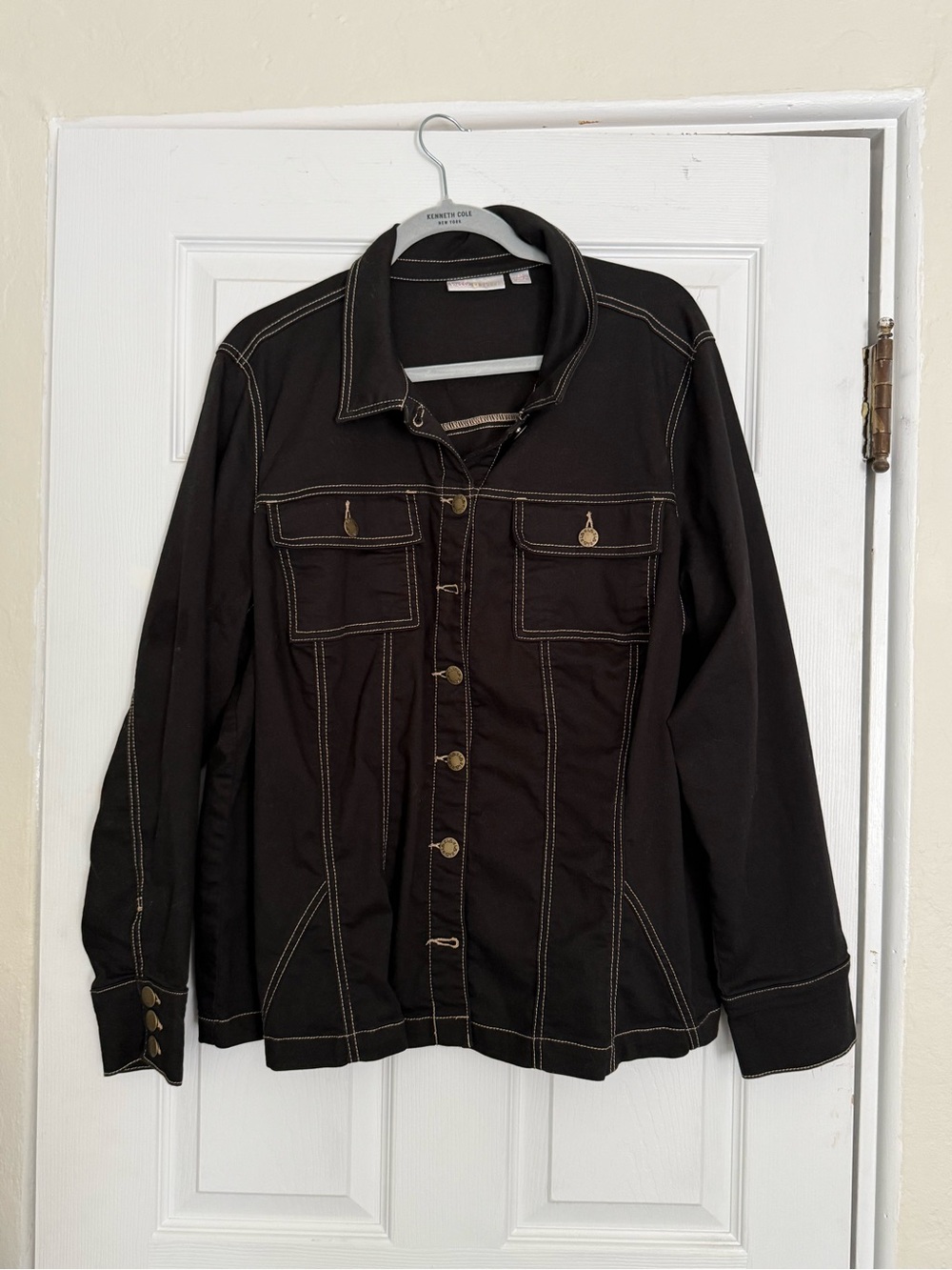 Women’s Black Button-Front Jean Jacket with Contrast Stitching